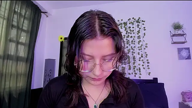 Noellesable online show from 01-14-25, 05:45