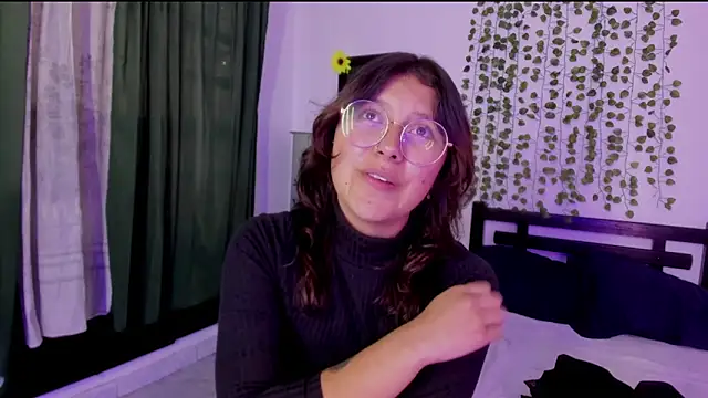 Noellesable online show from 02-13-25, 09:27