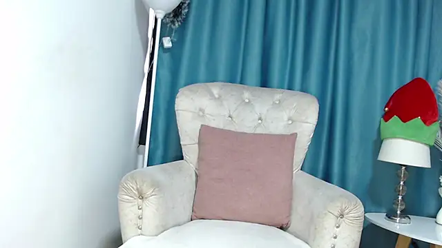 Snapshot of carla_77 chatting on 01-06-25, 12:24 carla 77 online show from 01-06-25, 12:24