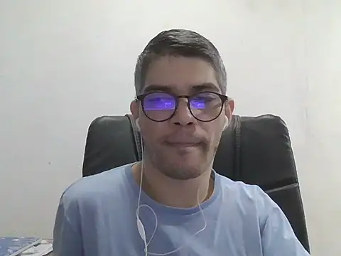 Snapshot of DiGabriel chatting on 05-08-26, 03:56 DiGabriel online show from 05-08-26, 03:56