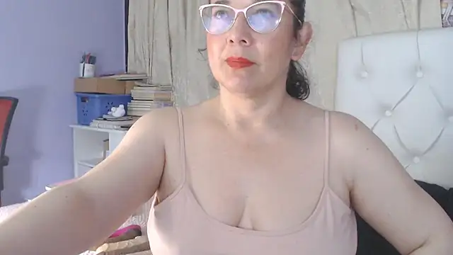 Snapshot of maturepriscila chatting on 01-15-25, 02:06 maturepriscila online show from 01-15-25, 02:06