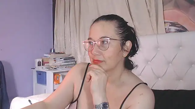 Snapshot of maturepriscila chatting on 01-25-25, 01:10 maturepriscila online show from 01-25-25, 01:10
