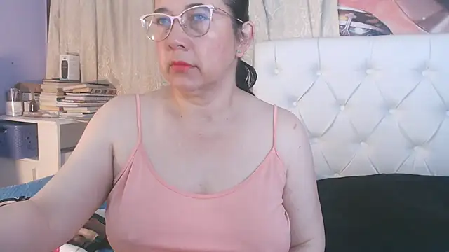 Snapshot of maturepriscila chatting on 02-28-25, 02:20 maturepriscila online show from 02-28-25, 02:20