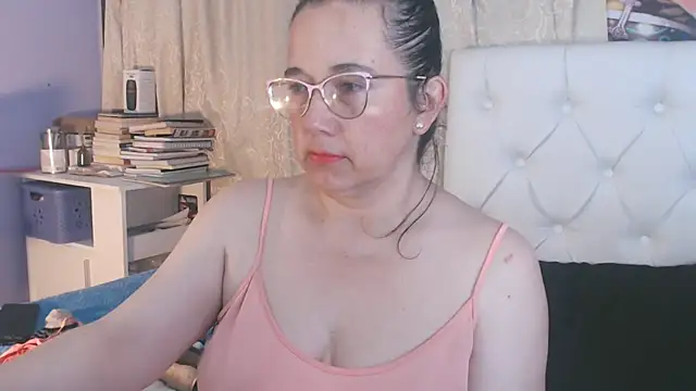 Snapshot of maturepriscila chatting on 02-28-25, 06:31 maturepriscila online show from 02-28-25, 06:31