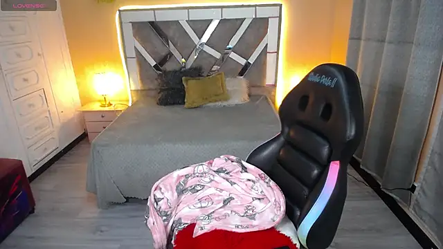 Kate Laurence  online show from 02-08-25, 03:41