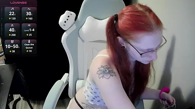 LilyFoxxx online show from 12-16-24, 04:23