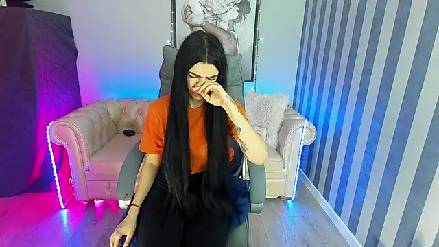 Snapshot of Tiffany_lab chatting on 01-28-25, 01:27 Tiffany lab online show from 01-28-25, 01:27