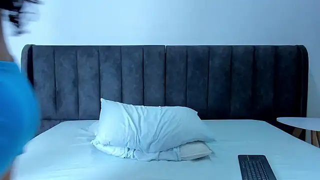 valtira nova online show from 01-22-25, 07:03