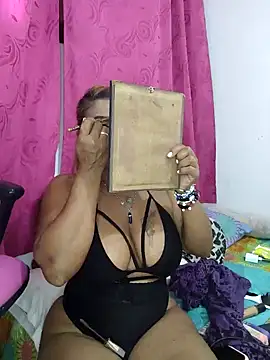 Snapshot of milf_venus chatting on 12-27-24, 07:46 milf venus online show from 12-27-24, 07:46