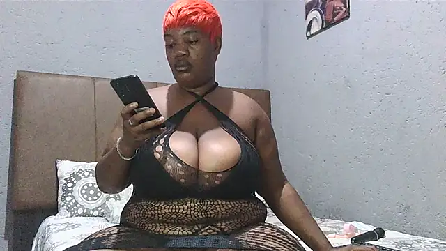Snapshot of Sweetbedroomeyez01 chatting on 01-30-25, 08:43 Sweetbedroomeyez01 online show from 01-30-25, 08:43
