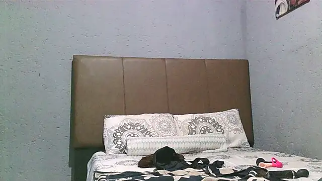 Snapshot of Sweetbedroomeyez01 chatting on 02-05-25, 09:50 Sweetbedroomeyez01 online show from 02-05-25, 09:50