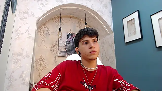 Snapshot of Jonathan_Moreau chatting on 12-13-24, 06:38 Jonathan Moreau online show from 12-13-24, 06:38