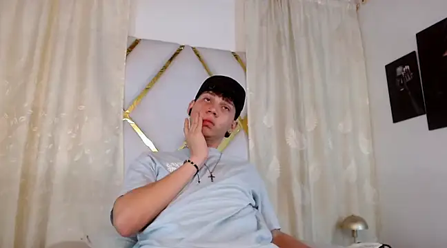 Snapshot of Jonathan_Moreau chatting on 12-14-24, 06:20 Jonathan Moreau online show from 12-14-24, 06:20