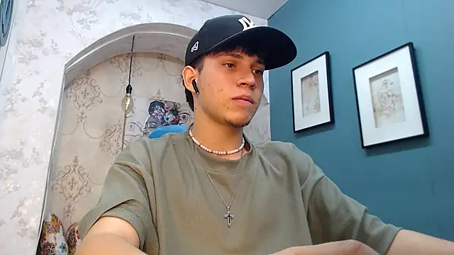Snapshot of Jonathan_Moreau chatting on 12-16-24, 03:11 Jonathan Moreau online show from 12-16-24, 03:11