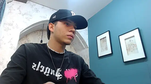 Snapshot of Jonathan_Moreau chatting on 12-17-24, 11:49 Jonathan Moreau online show from 12-17-24, 11:49