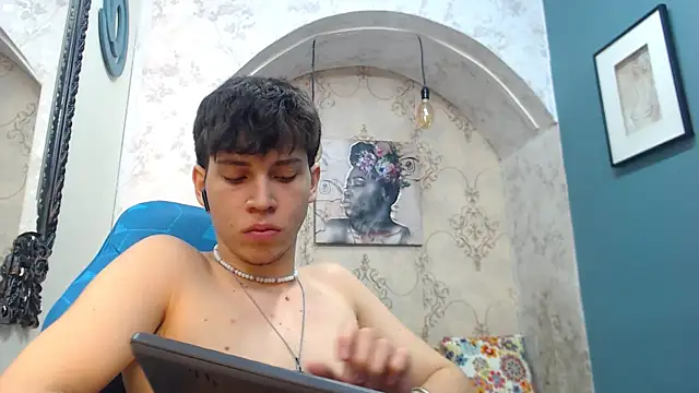 Snapshot of Jonathan_Moreau chatting on 12-17-24, 02:55 Jonathan Moreau online show from 12-17-24, 02:55