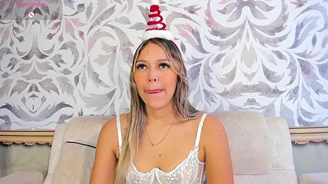 Snapshot of Cami_hunter_ chatting on 12-20-24, 04:04 Cami hunter online show from 12-20-24, 04:04