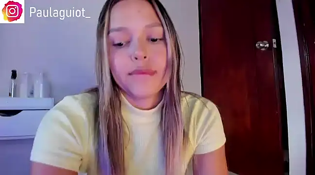 Snapshot of Cami_hunter_ chatting on 02-25-25, 07:58 Cami hunter online show from 02-25-25, 07:58