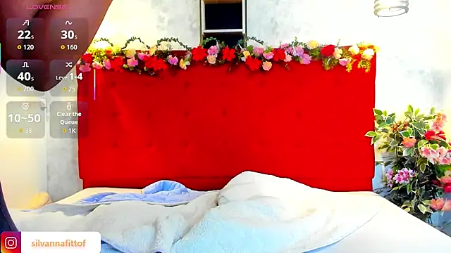 Snapshot of SilvannaFit chatting on 03-13-26, 11:39 SilvannaFit online show from 03-13-26, 11:39