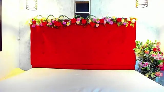 Snapshot of SilvannaFit chatting on 03-25-26, 11:49 SilvannaFit online show from 03-25-26, 11:49