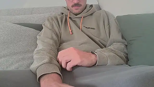 taallguyy 196 online show from 09-28-25, 08:52