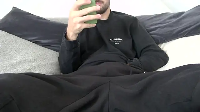 taallguyy 196 online show from 10-26-25, 10:43