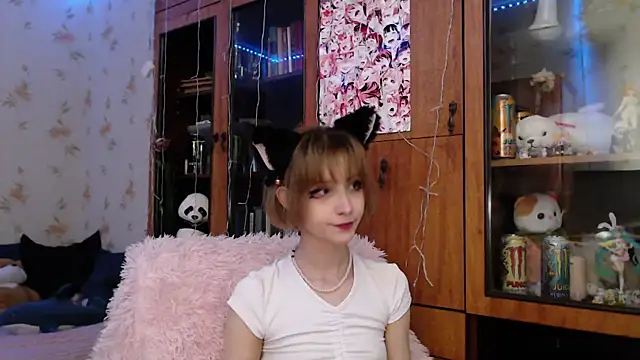 cloudgirrl online show from 02-17-25, 08:26