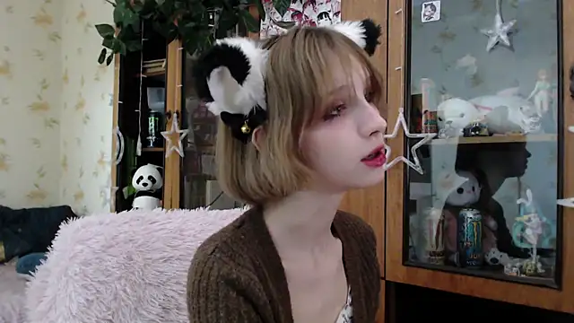 cloudgirrl online show from 03-22-25, 05:17