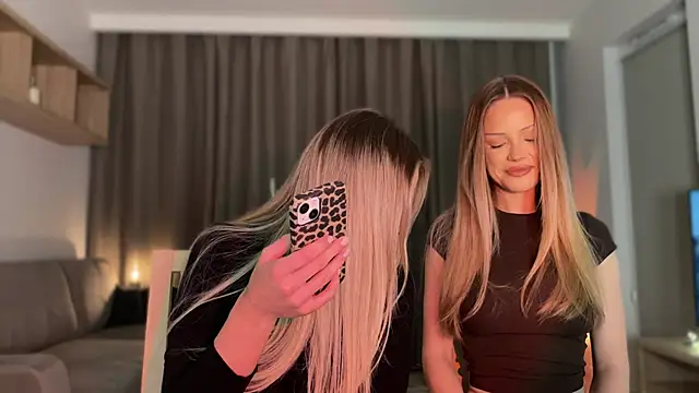 Snapshot of Julia_RL chatting on 11-07-25, 09:04 Julia RL online show from 11-07-25, 09:04