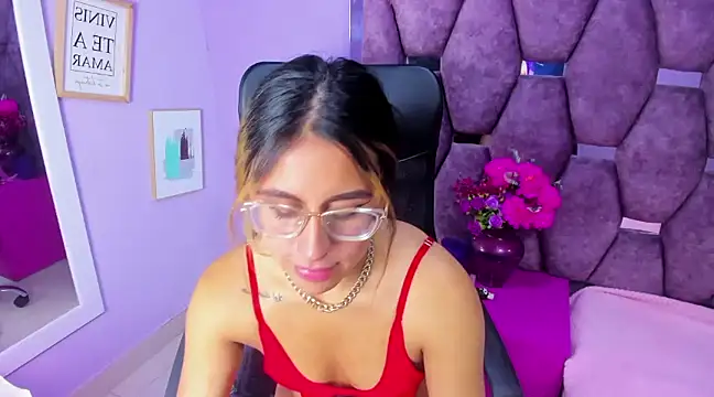 Snapshot of Freya_Miller_ chatting on 12-04-24, 11:46 Freya Miller online show from 12-04-24, 11:46