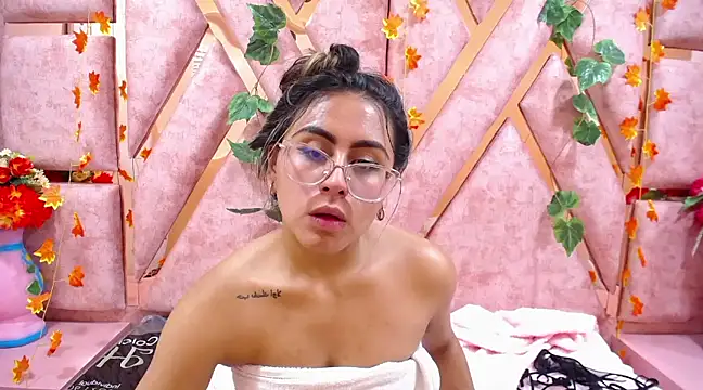 Snapshot of Freya_Miller_ chatting on 12-07-24, 10:23 Freya Miller online show from 12-07-24, 10:23