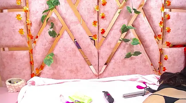 Snapshot of Freya_Miller_ chatting on 12-27-24, 09:00 Freya Miller online show from 12-27-24, 09:00