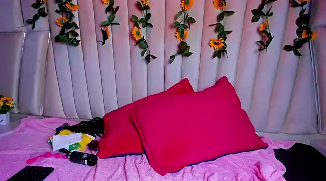 Snapshot of Freya_Miller_ chatting on 03-17-25, 07:35 Freya Miller online show from 03-17-25, 07:35