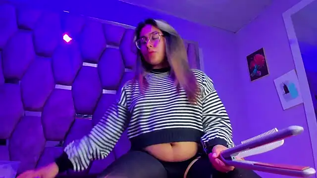 Snapshot of Freya_Miller_ chatting on 10-01-25, 03:12 Freya Miller online show from 10-01-25, 03:12