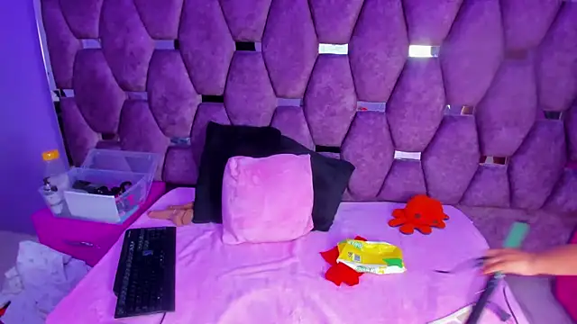 Snapshot of Freya_Miller_ chatting on 10-03-25, 03:47 Freya Miller online show from 10-03-25, 03:47