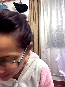Snapshot of Goddess-Love- chatting on 09-20-25, 09:21 Goddess-Love- online show from 09-20-25, 09:21