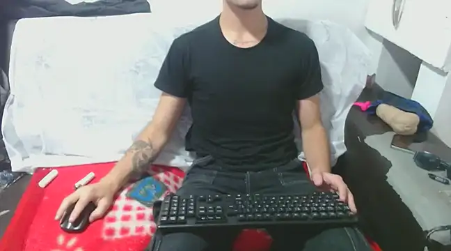 Snapshot of MarceloMilk chatting on 01-15-25, 01:20 MarceloMilk online show from 01-15-25, 01:20