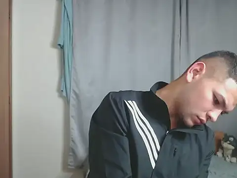 Snapshot of MarceloMilk chatting on 03-23-25, 03:54 MarceloMilk online show from 03-23-25, 03:54