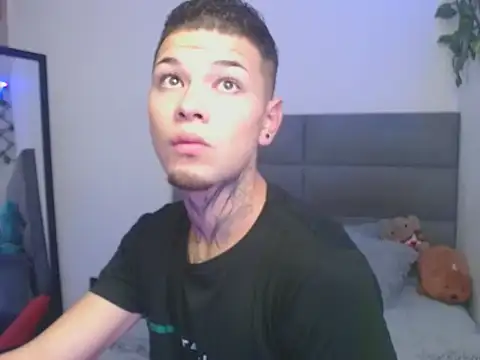 Snapshot of MarceloMilk chatting on 10-13-25, 05:18 MarceloMilk online show from 10-13-25, 05:18