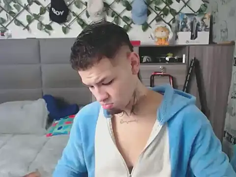 Snapshot of MarceloMilk chatting on 10-27-25, 10:25 MarceloMilk online show from 10-27-25, 10:25