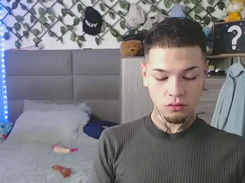 Snapshot of MarceloMilk chatting on 10-31-25, 04:57 MarceloMilk online show from 10-31-25, 04:57