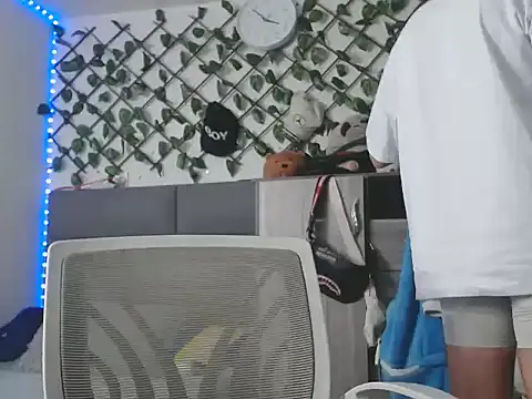 Snapshot of MarceloMilk chatting on 11-01-25, 02:13 MarceloMilk online show from 11-01-25, 02:13