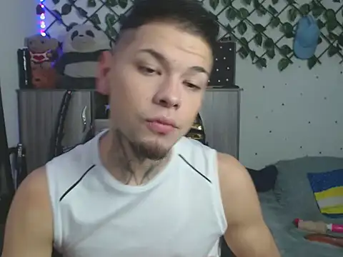 Snapshot of MarceloMilk chatting on 11-05-25, 03:39 MarceloMilk online show from 11-05-25, 03:39