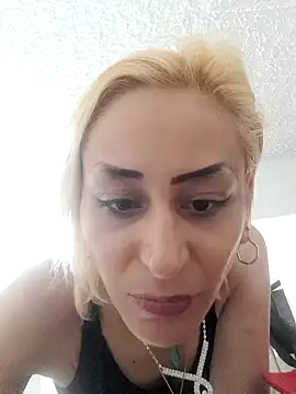 ariana crazzy online show from 02-15-25, 06:23