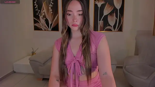 Snapshot of AlinaKravitz chatting on 02-06-25, 11:32 AlinaKravitz online show from 02-06-25, 11:32