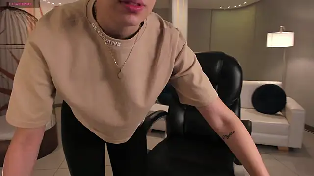 KaiaFerreira online show from 09-17-25, 11:01