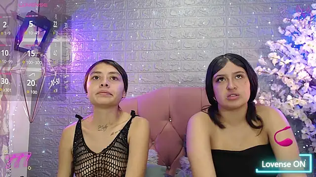 Snapshot of _lesbi_hard_69 chatting on 06-18-26, 02:45 lesbi hard 69 online show from 06-18-26, 02:45