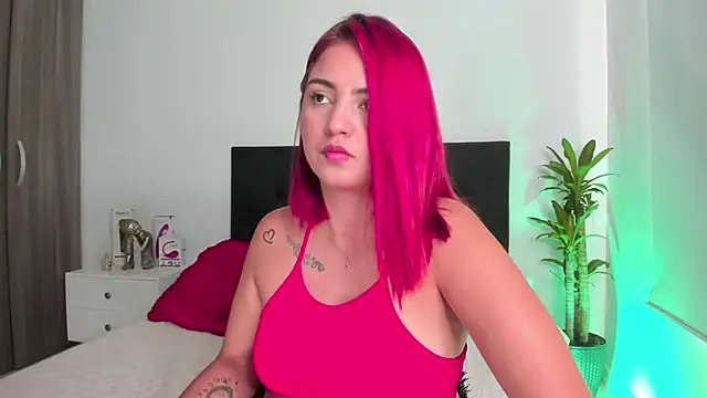 Snapshot of LaylaJewel chatting on 01-15-25, 05:26 LaylaJewel online show from 01-15-25, 05:26