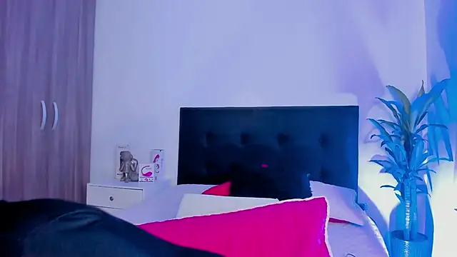 Snapshot of LaylaJewel chatting on 03-17-25, 03:40 LaylaJewel online show from 03-17-25, 03:40