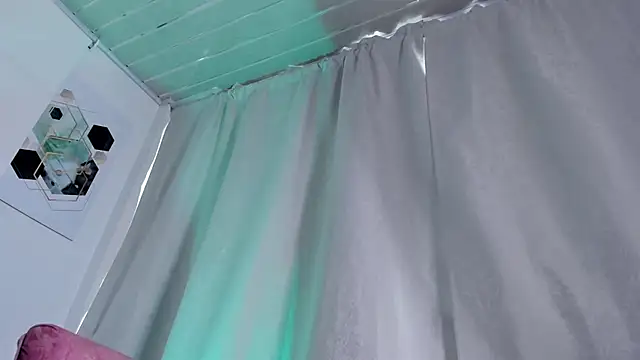 Snapshot of LaylaJewel chatting on 01-05-26, 05:27 LaylaJewel online show from 01-05-26, 05:27